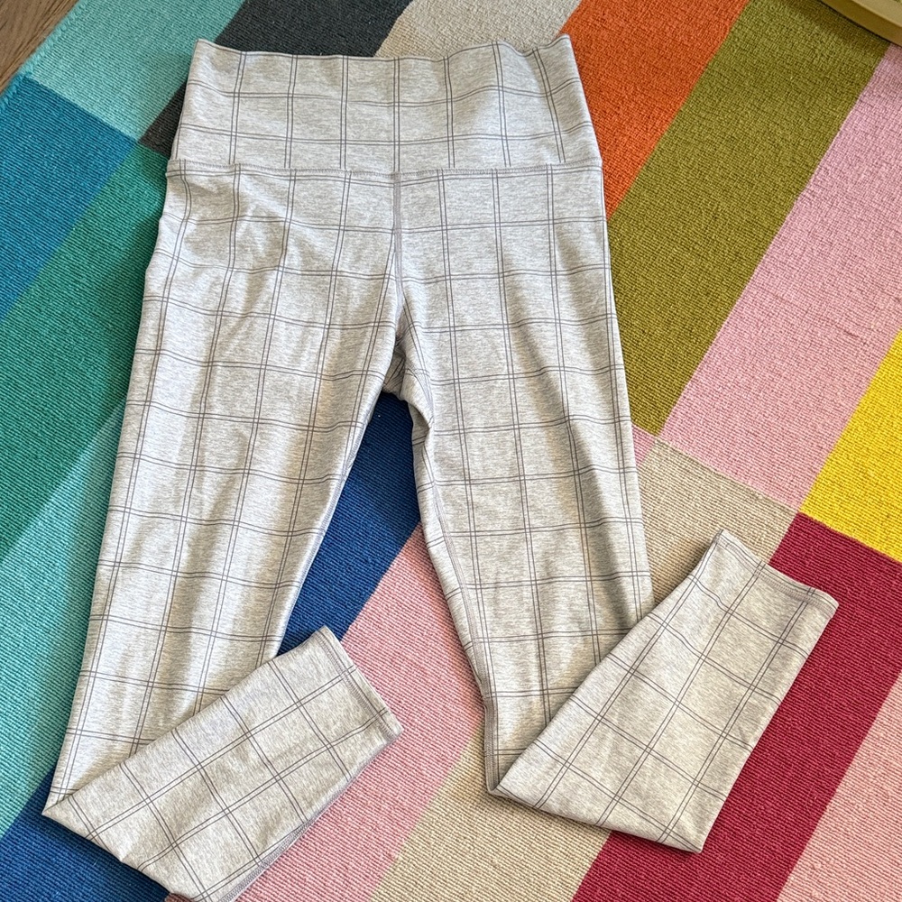 Vuori Gray Geometric Pattern Leggings Size Small LIKE NEW